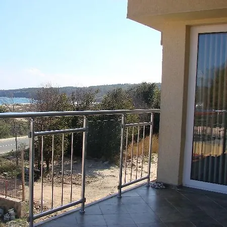 Holiday Village Mapi A1 شقة